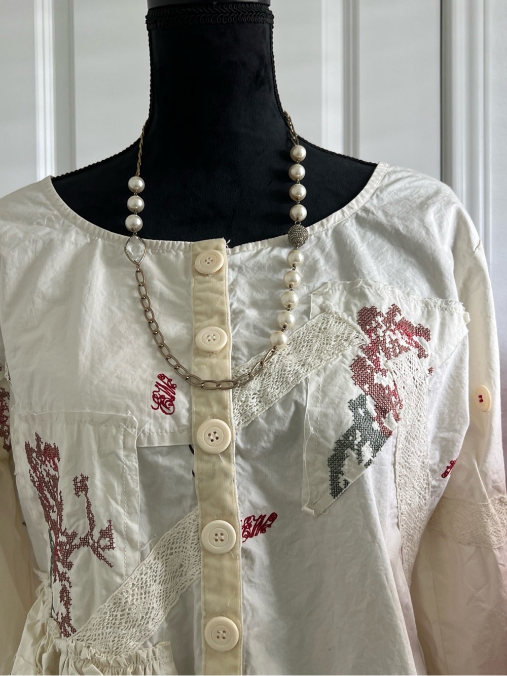 Women's Cream Ruffle Button-Front Blouse with Floral Print XL - Picture 2 of 10